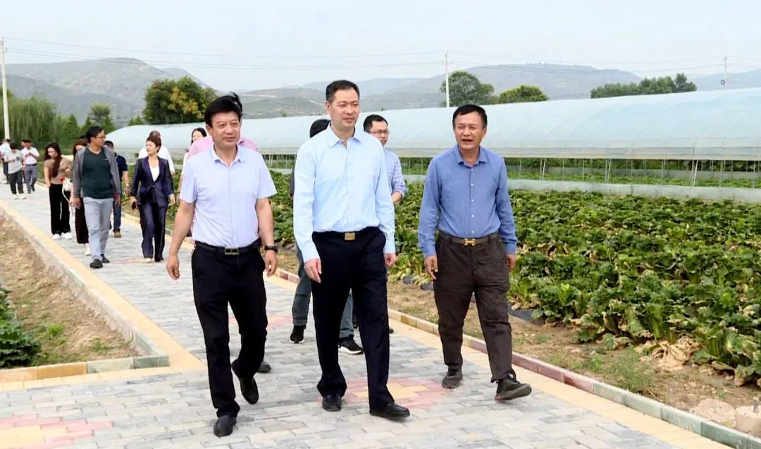 8月6日,福州市人民政府驻北京联络处主任刘用全一行来临洮县捐赠,考察