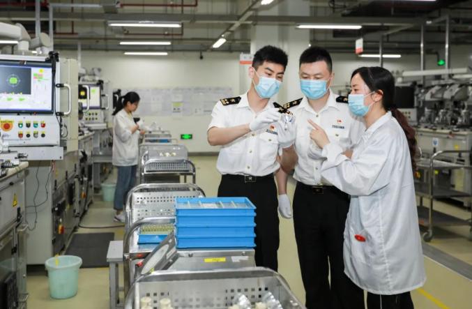 昆山海关关员赴企业调研▲市人社局工作人员赴昆达电脑科技(昆 ))