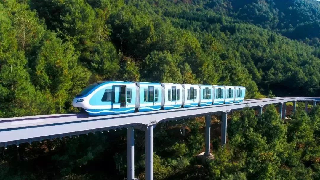 单轨高架观光小火车("森林之旅")线路起点为海坪彝族文化园,线路终点