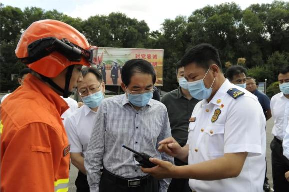 省政府副秘书长邱鹏,省应急管理厅厅长霍云成,省林业和草原局局长