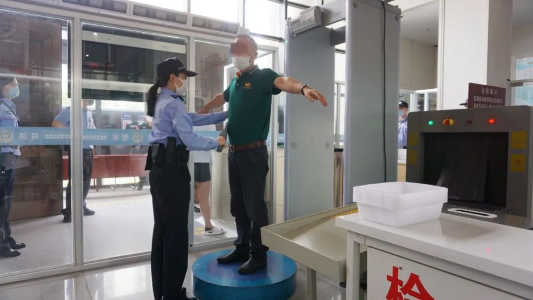 昆山法院升级改造安检大厅全面营造安全便民环境