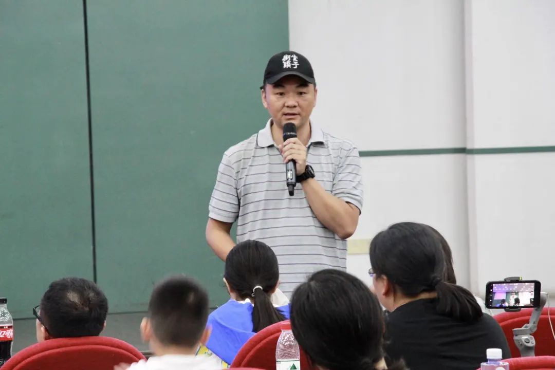 李剑铭老师在现场与小朋友进行互动