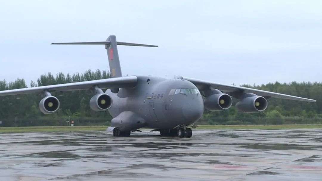 胖妞再出国门解放军乘运20赴俄参加国际军事比赛