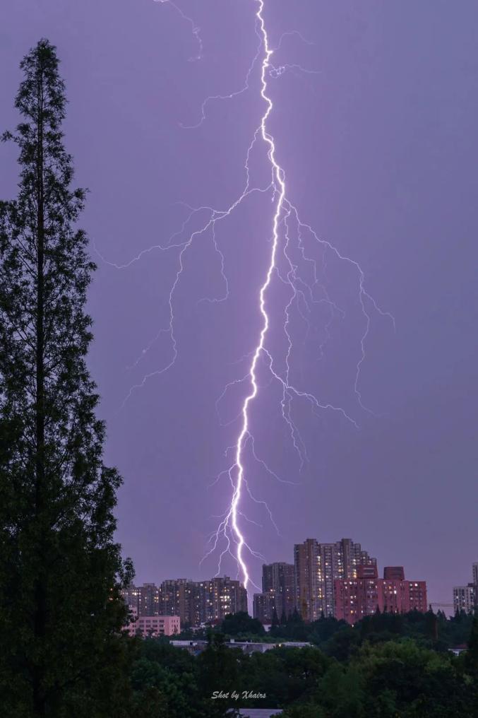 东方明珠,雷图来了!