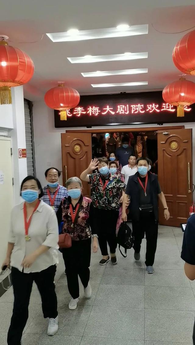 桃李梅大剧院以最大的热情欢迎八方来客,欣赏吉林省独有的吉剧戏曲