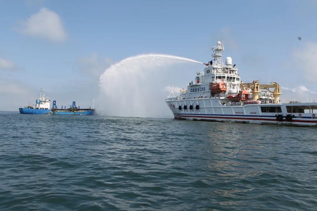 秦皇岛市海上搜救中心开展旅游旺季消防救生演练
