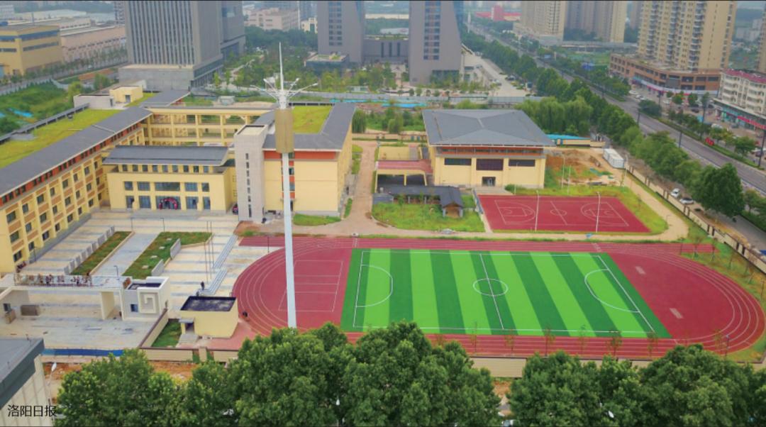 昨日,在洛阳市实验小学凌波校区项目现场,新建教学楼,体育馆,运动场