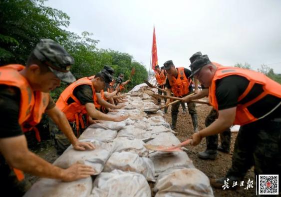 硬仗一场接着一场打英雄武汉又闯一关