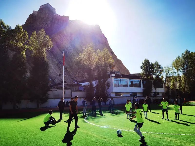 西藏江孜县这所小学真幸福上海市第九批援藏江孜小组援建高标准操场