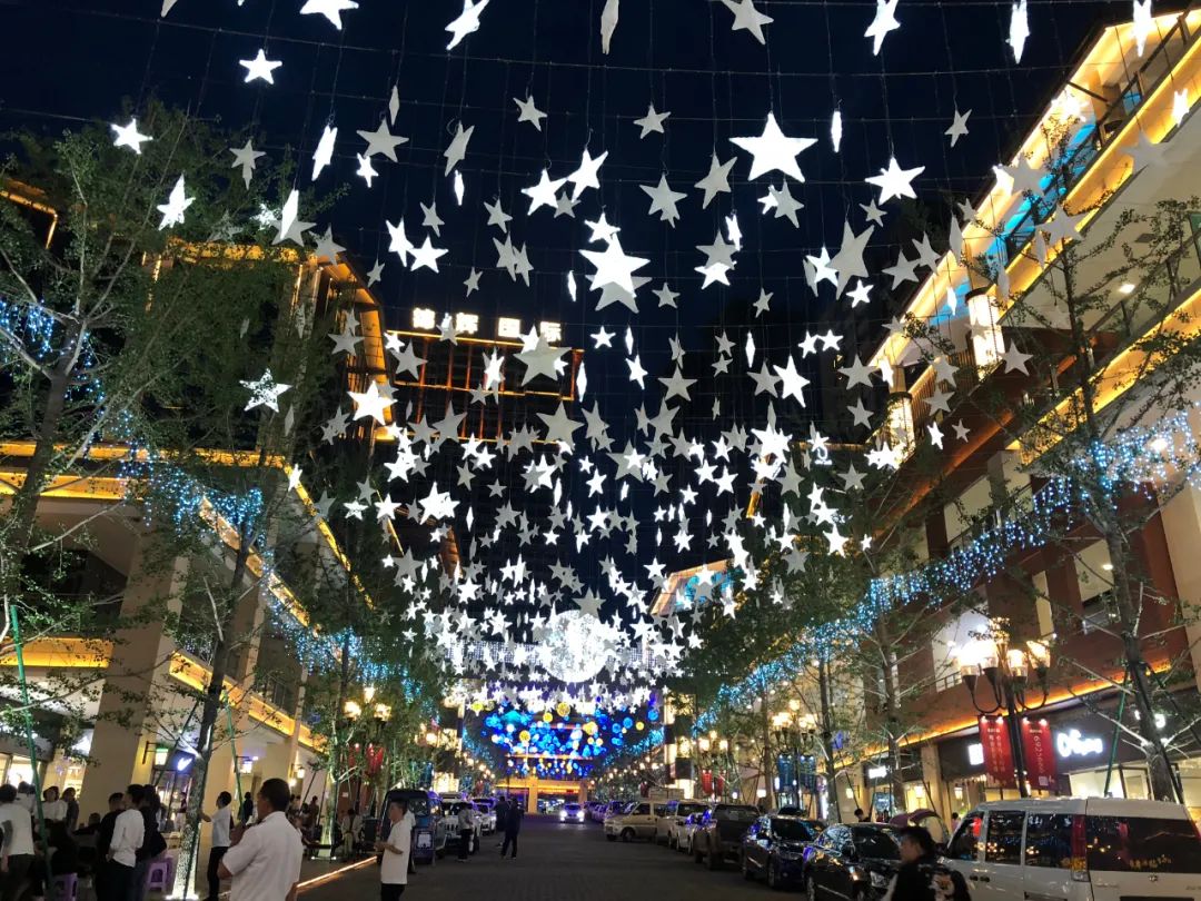 锦辉广场网红街,新天地美食广场,尚购美食街.