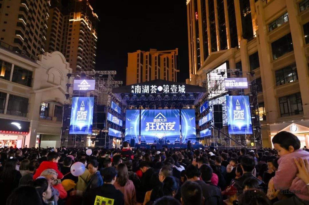 过桥米线小镇(来源:今日蒙自)南湖荟,中央大街,同德广场,新天地步行街