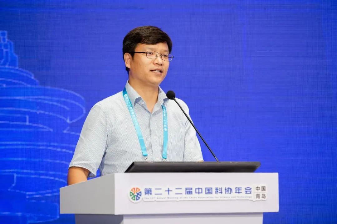 学会张旭明副秘书长主持上午专题演讲学会-莱西服务站揭牌学会与莱西