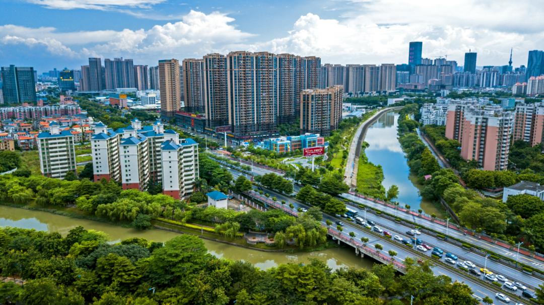 制""湖长制"推行宜居之城 刘世辉/摄三年来,佛山用绿意书写全新生态答