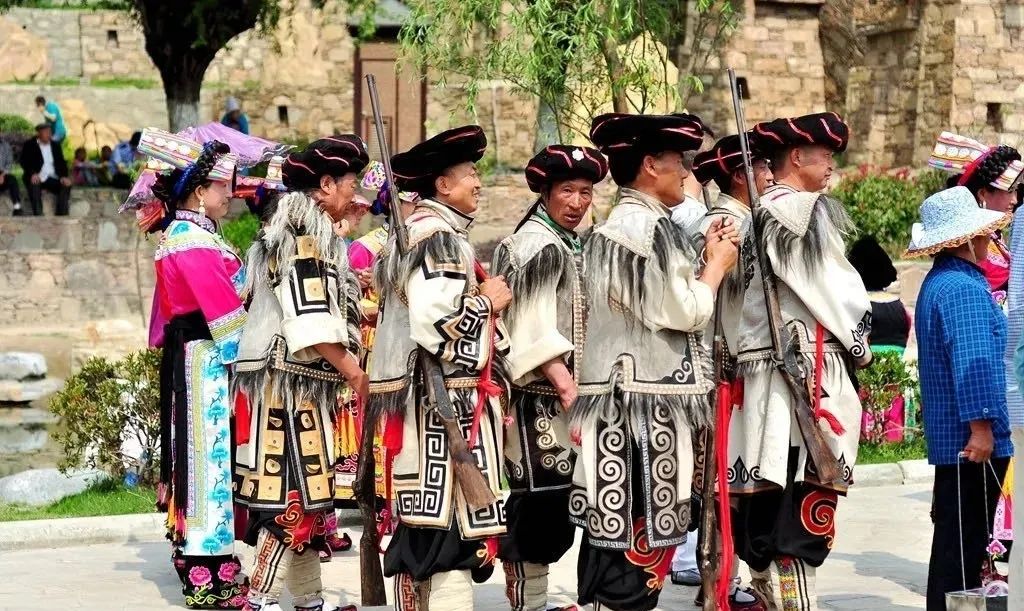 羌族云朵上的民族