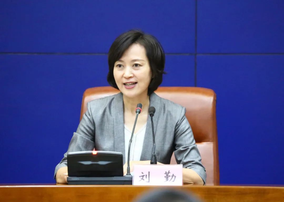 济南市委市政府新闻发言人刘勤主持发布会刘勤:各位媒体朋友:大家上午