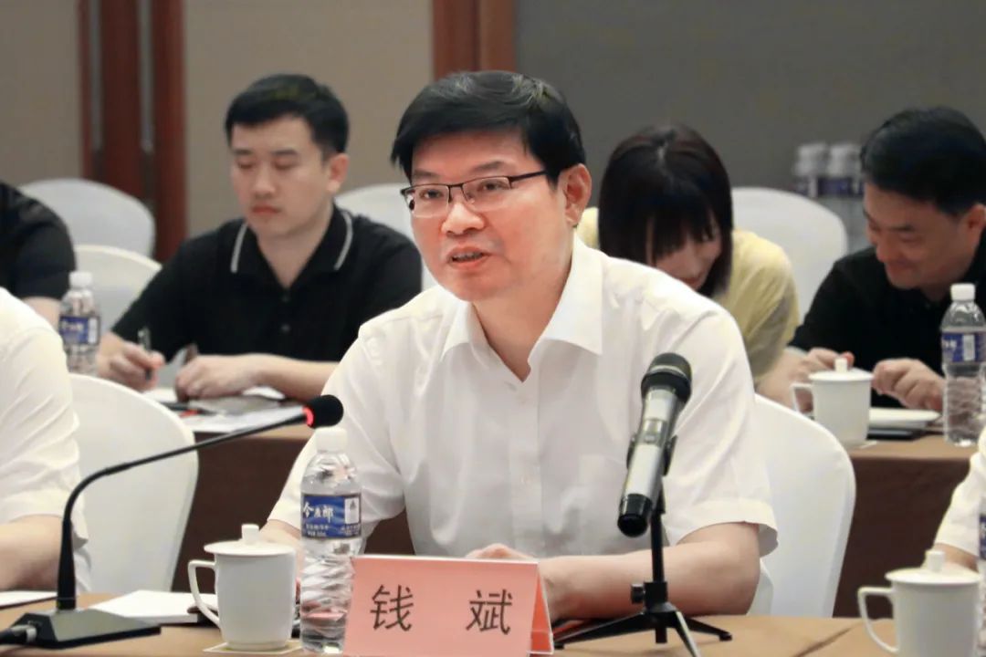 庭副庭长(主持工作)汤茂仁等陪同调研,无锡市人大常委会魏多副主任