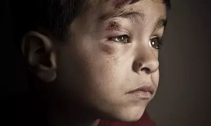 儿童遭受家庭暴力图片图片