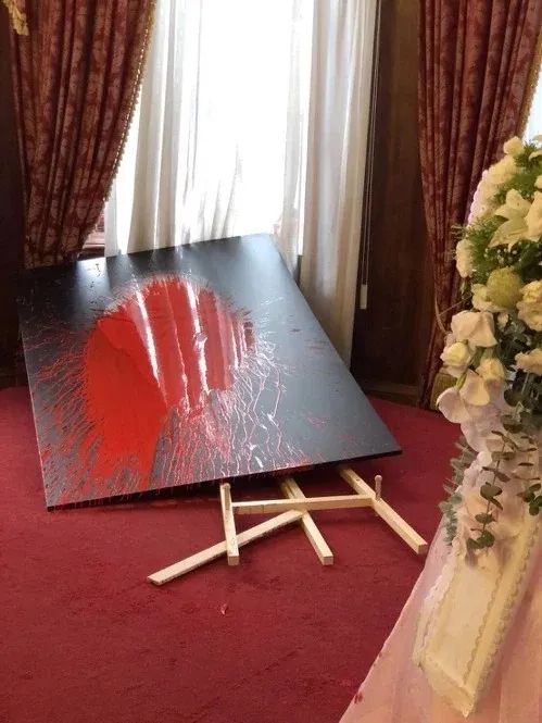 曾掌掴台文化部长 这位歌星又拿红漆砸了李登辉遗像