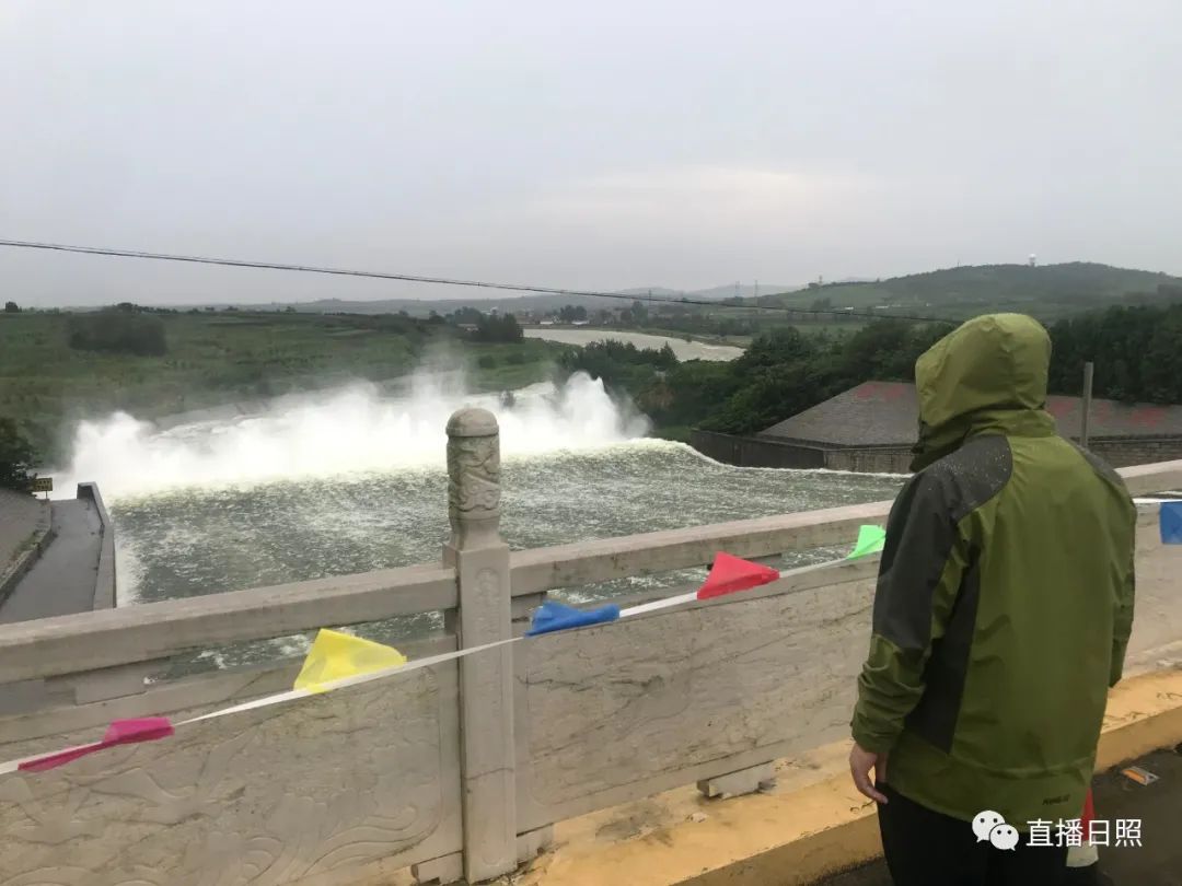 日照最大降水量超400毫米水库正在泄洪防汛预警刚刚发布