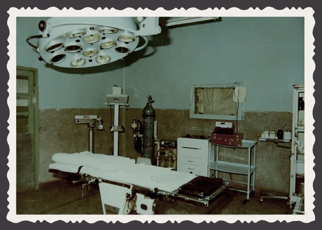 70年代初院区一角随着基本建设的推进,医院职工队伍组建特别是医疗