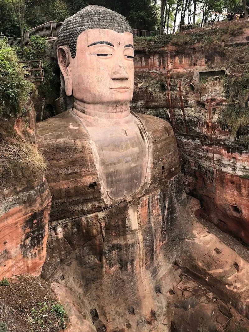 乐山大佛项目,技术团队采用三维激光扫描仪对大佛全身进行高精度扫描