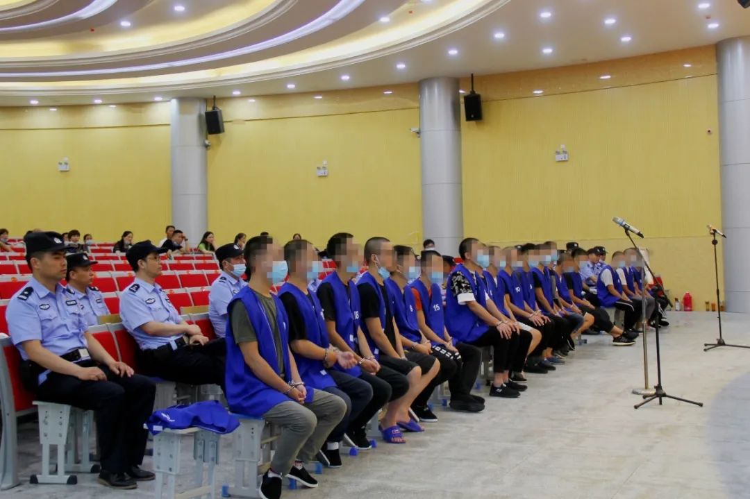 息县法院公开开庭审理一起虚构美女身份进行网络诈骗的刑事案件