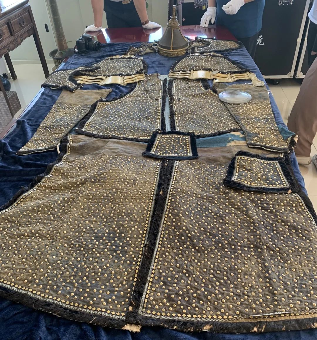 "康熙御用战袍""郑板桥《竹石图》"鉴真假,电子封条上阵促执行