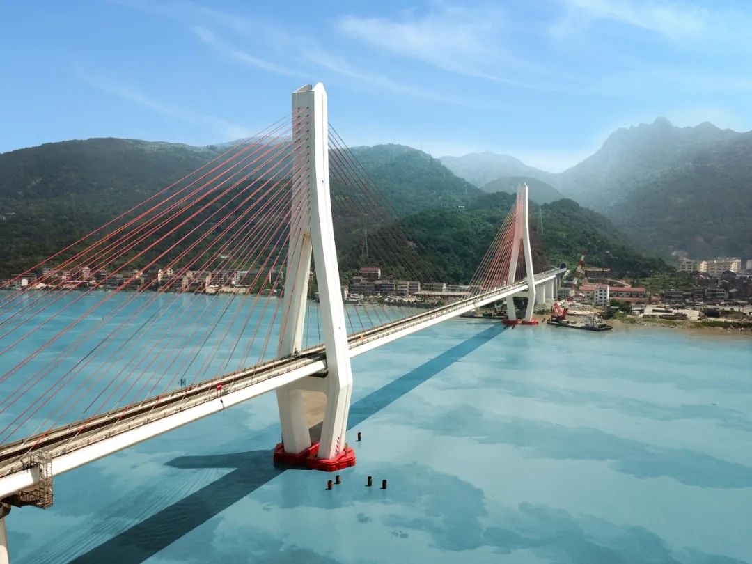 水铁联运乐清湾铁路今日正式开通运营啦