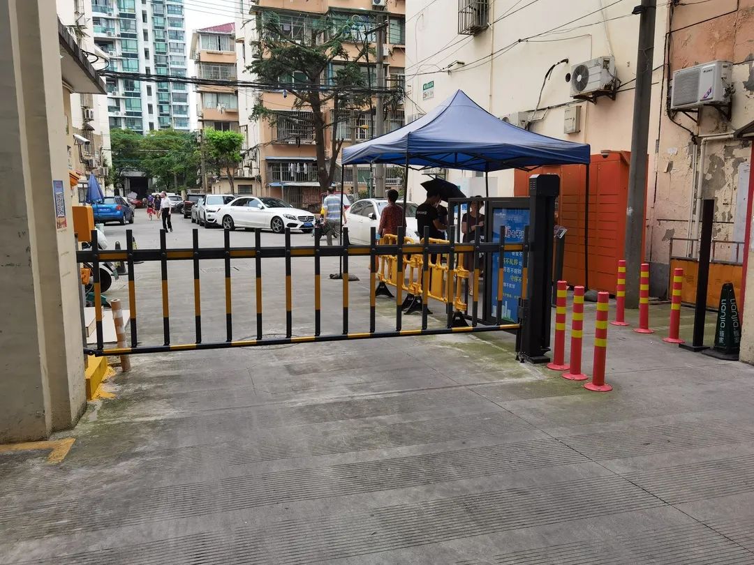 智能门禁,重置边门,人车分流……普陀这里37个小区集体换上"新门面"!