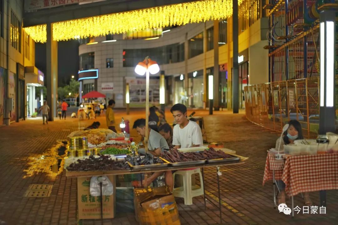 蒙自夜市图鉴走一起去摆摊啊