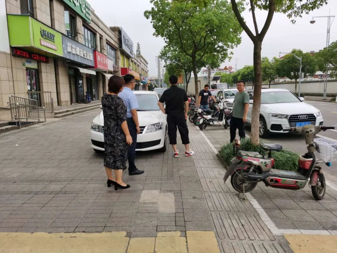 金山这些区域重划了公交车停靠点还增设了多个停车位