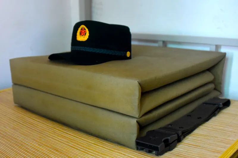 这可是军人的形象"脸面"内务设置井井有条宿舍房间一尘不染进门看内务