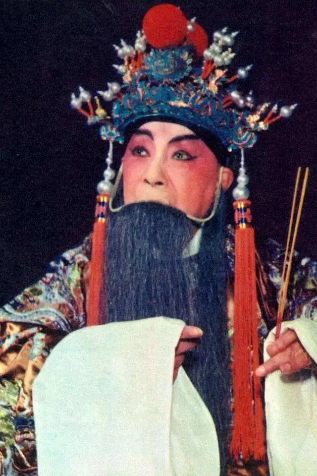 跟着王珮瑜一起台上看戏台下观文