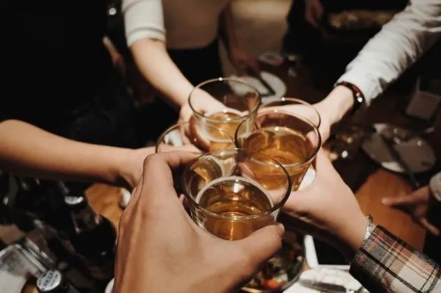 一个微醺青年的24小时