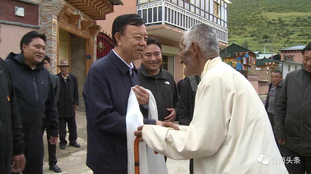 俞成辉深入卓尼县尼巴镇调研指导工作