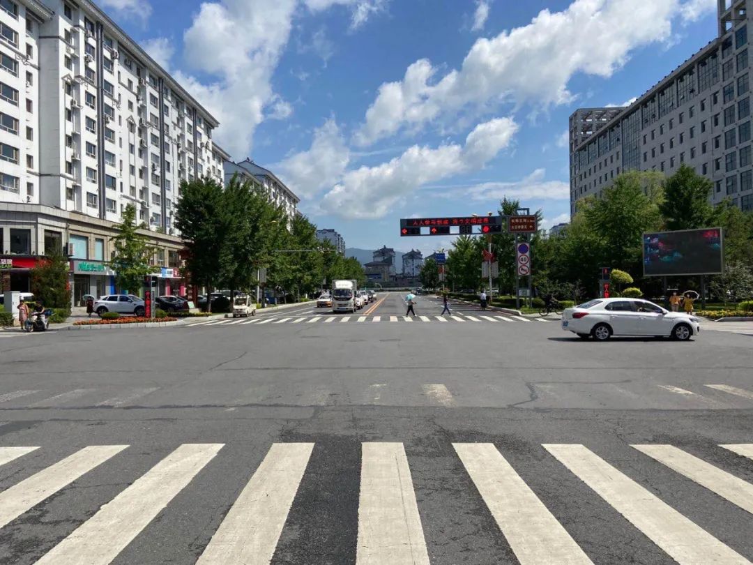 集安交警营造文明有序交通环境