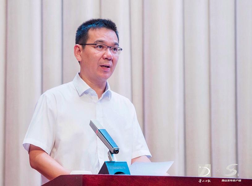 区人大常委会召开一府两院工作报告会