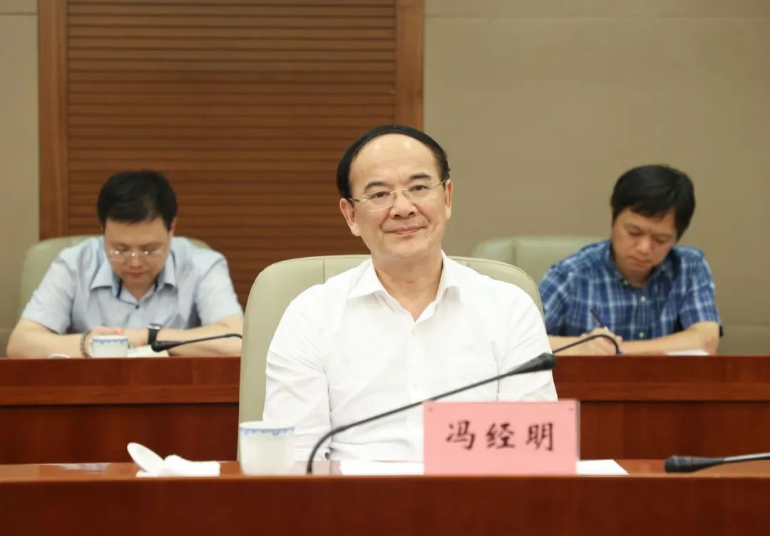 冯经明表示,地产集团作为市属功能类国企,积极参与全市旧区改造,城市