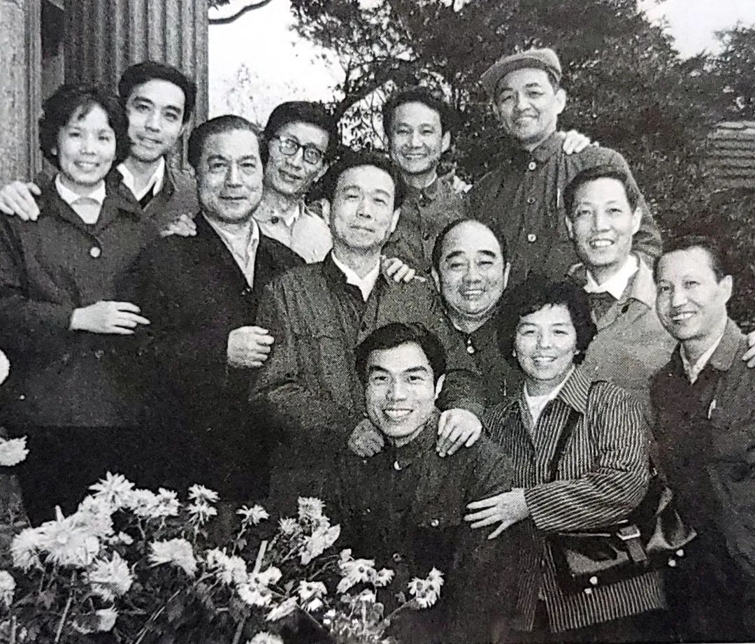 姚慕双,周柏春大师和弟子们1980年代"五双"(双字辈)合影童言童语上海