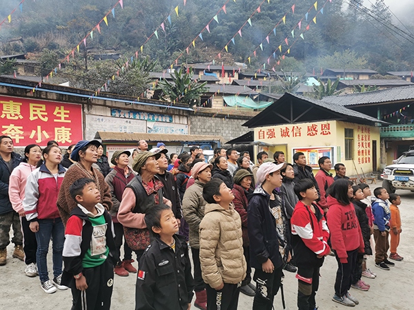 贡山县独龙江乡献九当村建设幸福美丽家园