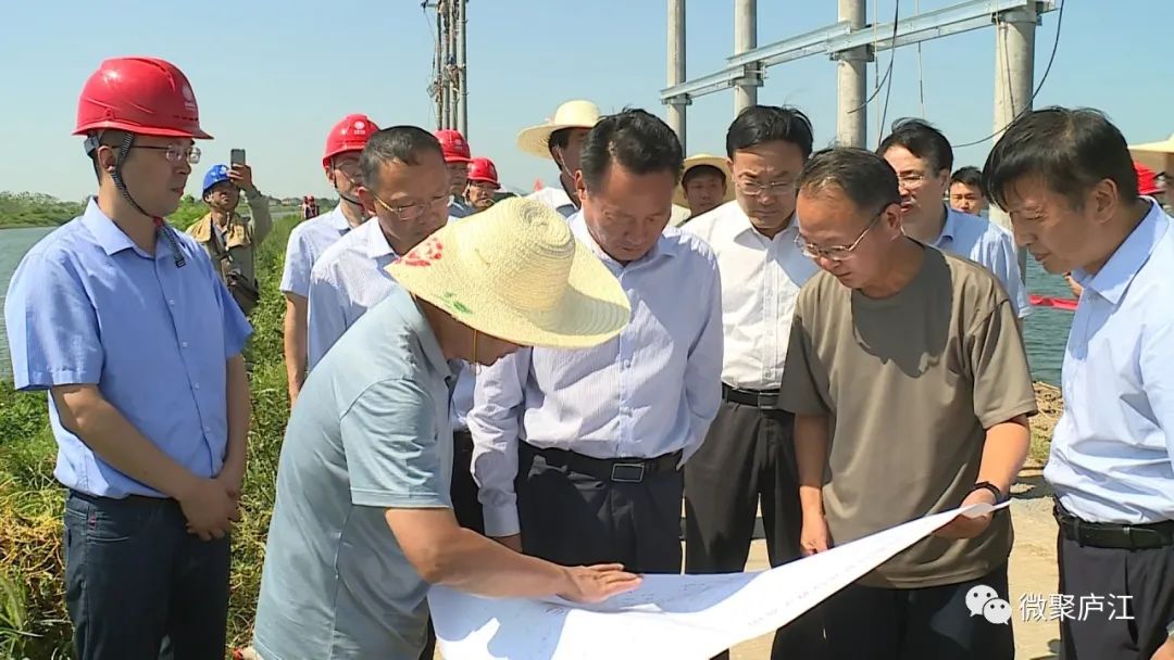 县领导王连贵,许华为,潘炳生,叶秀陪同.副市长王民生参加.