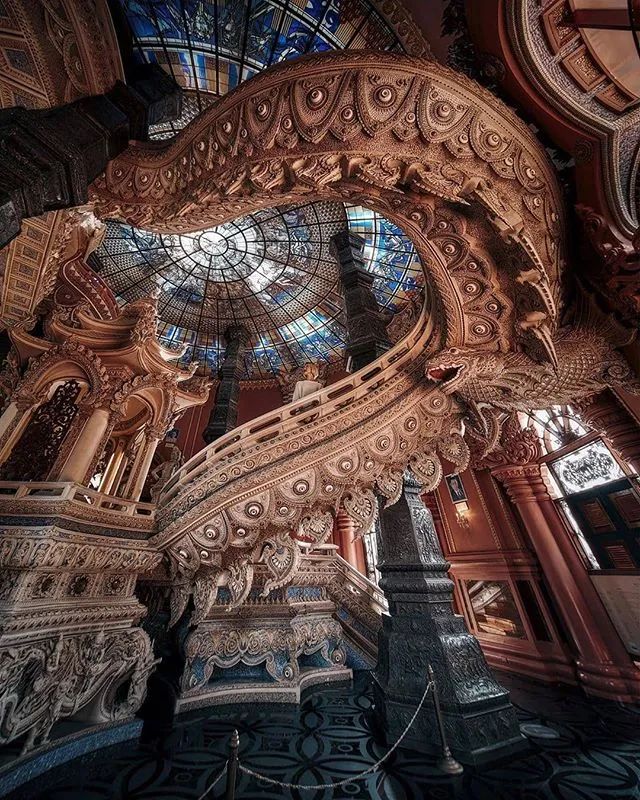 他收藏全世界最美的54张楼梯照,让人和建筑合二为一