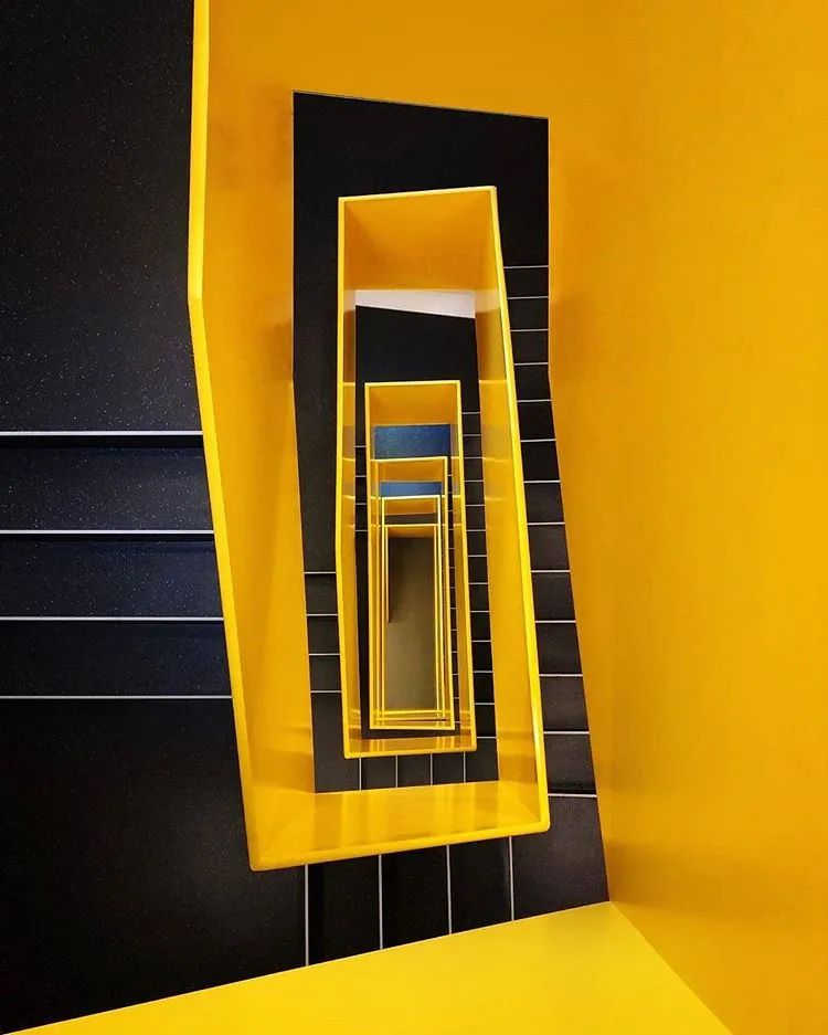 他收藏全世界最美的54张楼梯照,让人和建筑合二为一