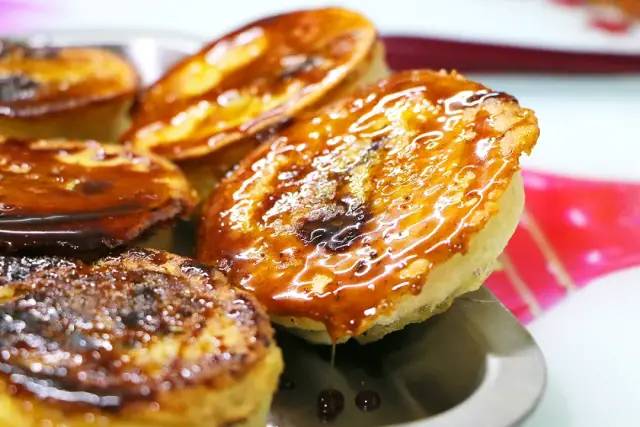 曾几何时,每到黄昏时分,"海棠糕,海棠糕……"的叫卖声总会回荡在娄塘