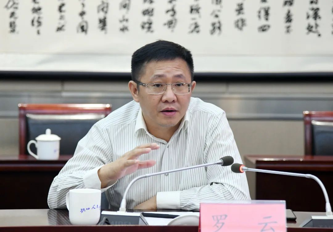 罗云说,铜仁发展康养,医药产业的生态资源禀赋十分突出,发展大健康