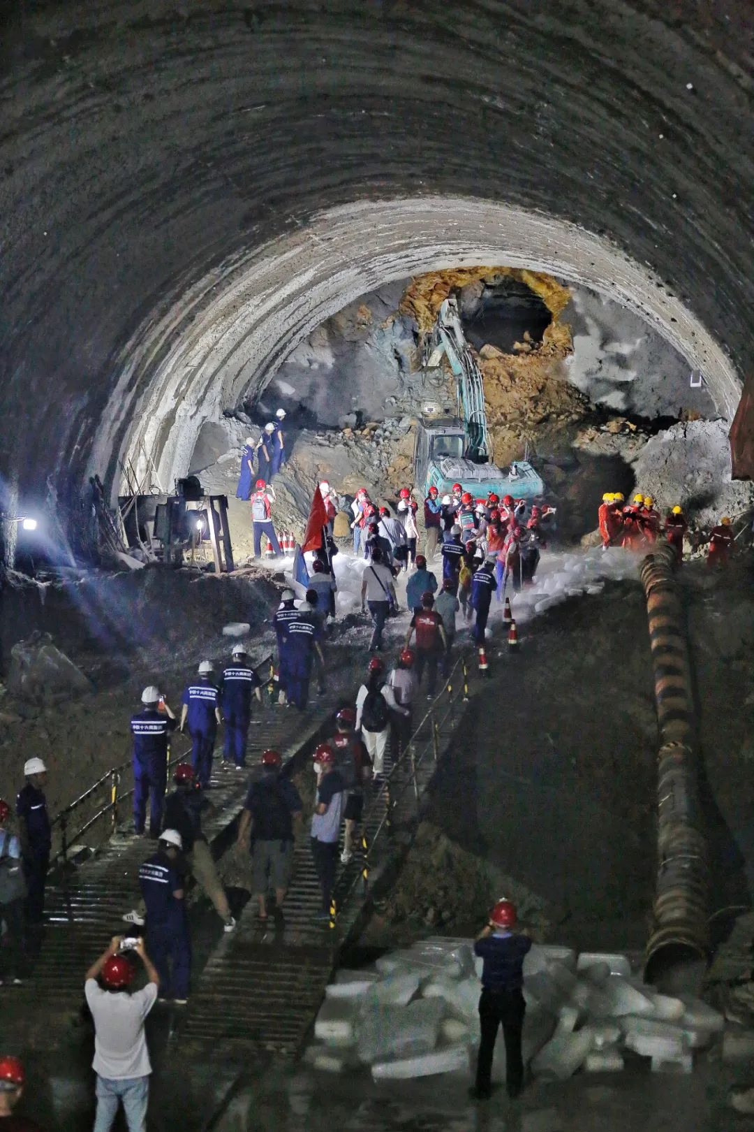 今天 赣深高铁最长隧道顺利贯通啦!