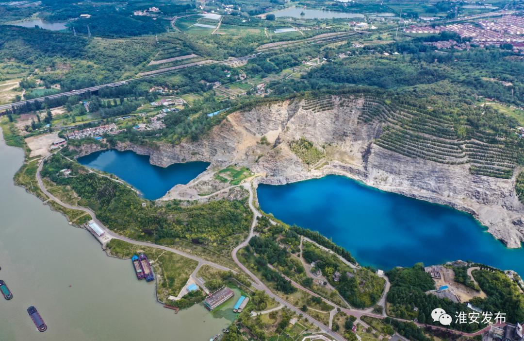 金湖水上森林公园金湖水上森林公园占地面积12000亩园内有5000亩池杉