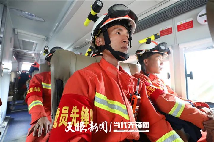 四川老乡加油 贵州消防来了 第一梯队已达泸州境内