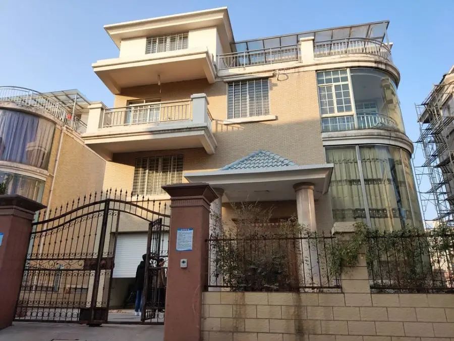 经开区金丰山庄别墅03拍卖时间:9月7日10时至8日10时止(延时除外)起拍