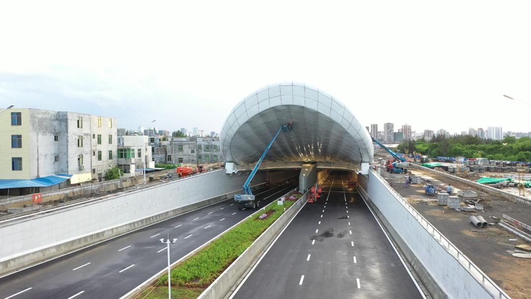 今天1618海口文明东隧道正式通车